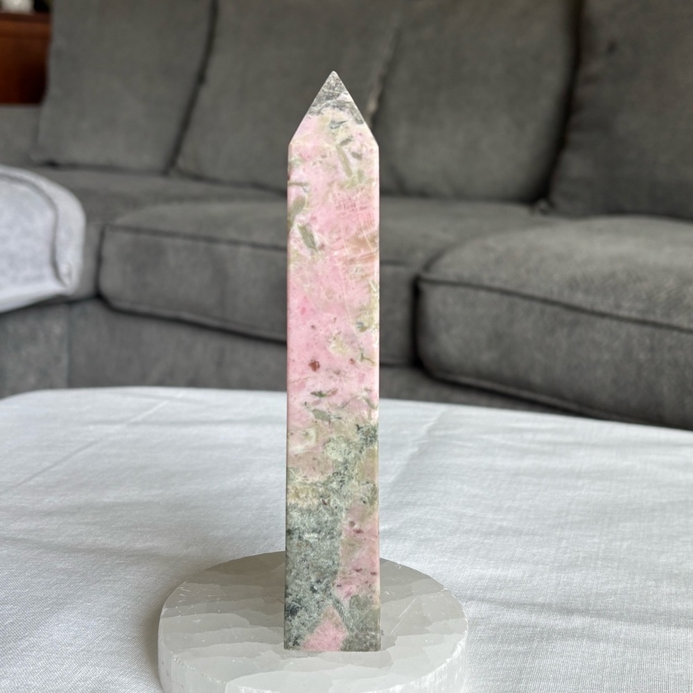 Peruvian Rhodonite tower - Picture 2 of 4